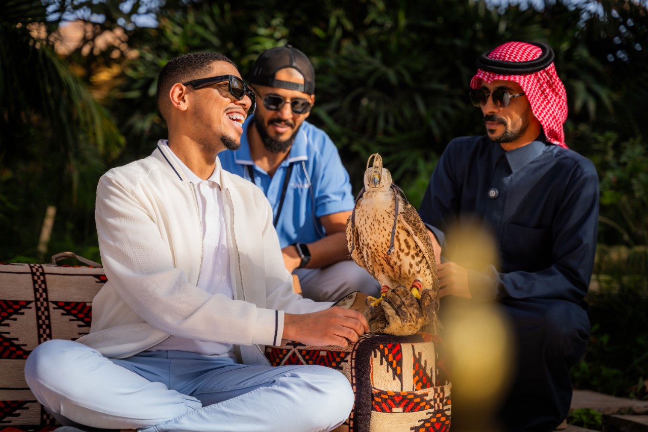 Mansour experiencing a falconry session accompanied by the Akun team and a local expert